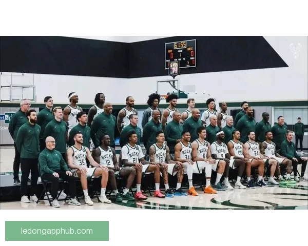 雄鹿不敌马刺无缘季后赛 文班23分15篮板6助攻卡斯尔三双字母哥目睹出局