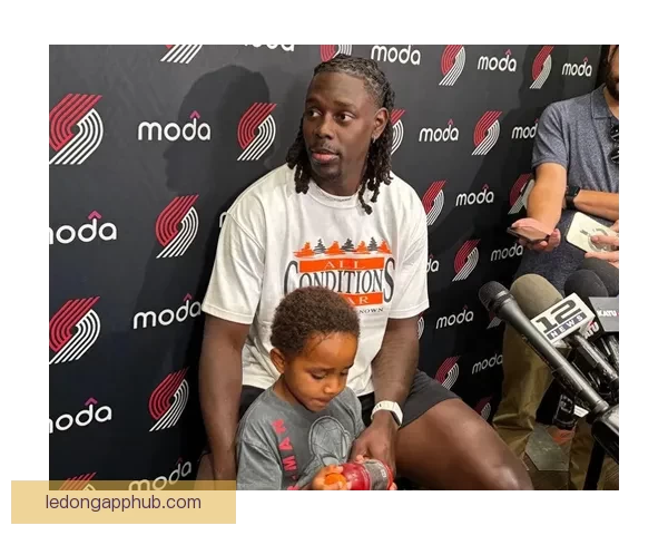 霍勒迪12助攻零失误创队史纪录成为开拓者最年长球员